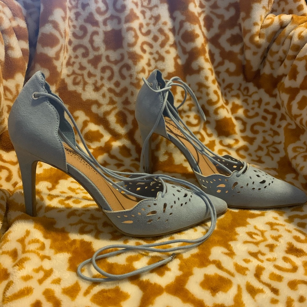 Babe blue strap pump heel